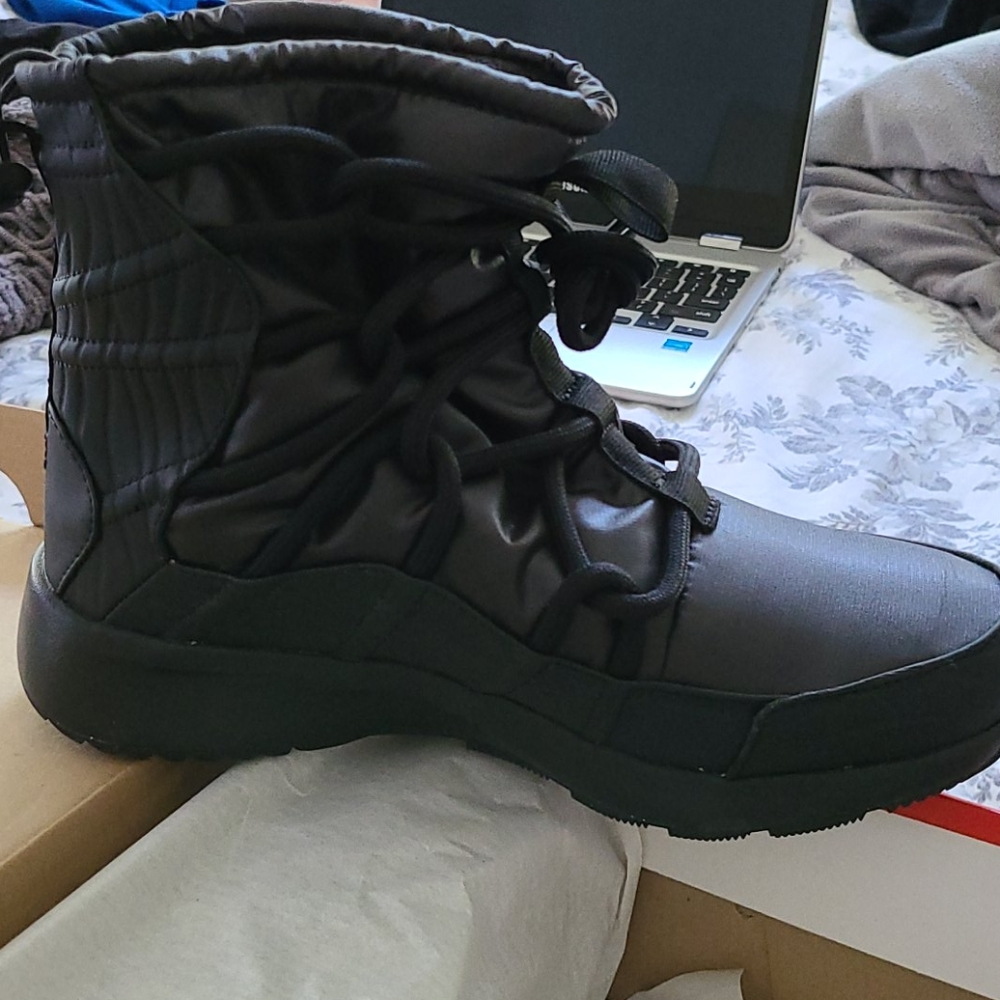 Nike Women's Tanjun High Rise winter boots